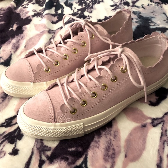 Pink Suede Converse Size 7 NIB - Picture 1 of 9